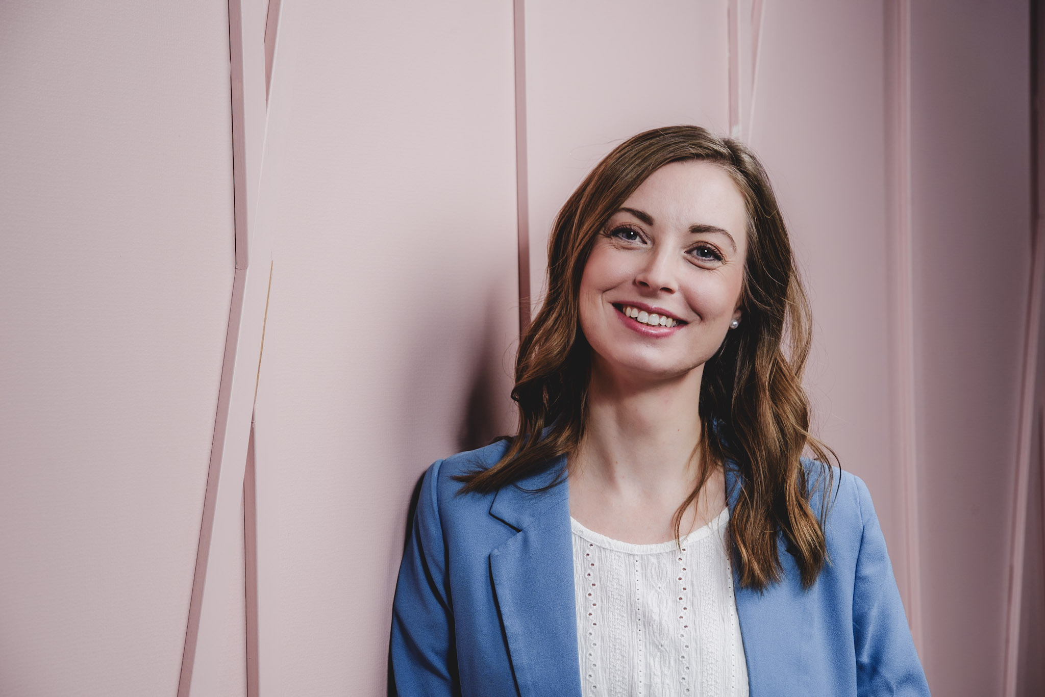 Smiling business woman looking at the camera